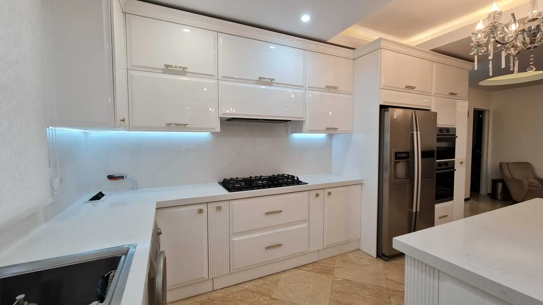 کابینت آشپزخانه انزو چیست و چرا لوکس محسوب میشود؟