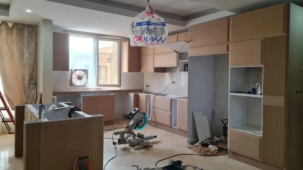 کابینت آشپزخانه انزو در حال نصب